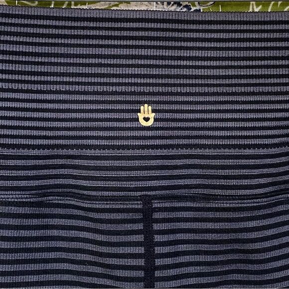 Spiritual Gangster Black Love Sculpt Striped Leggings Size Medium/ Large - Picture 8 of 15